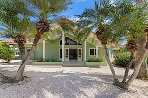 Exterior - Jan Thiel Villa · Pool · Guesthouse · Jan Thiel (Jan Thiel)