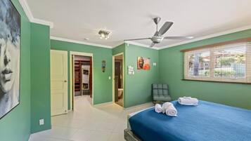 4 habitaciones, tabla de planchar con plancha, wifi y ropa de cama
