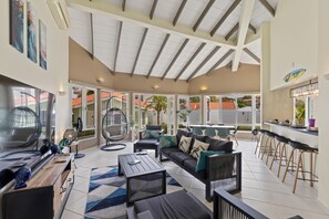 Smart TV, mesa de pingue-pongue