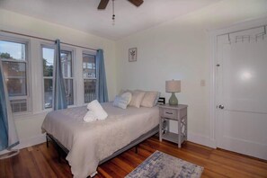 3 chambres, fer et planche à repasser, Wi-Fi, draps fournis