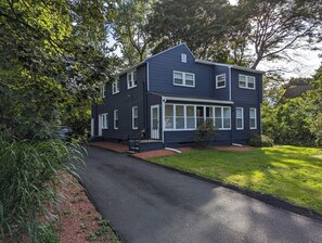 Exterior - Comfortable 3 Bed Apt in Quiet Neighborhood (Wayland)