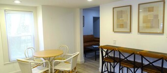 Comfortable 3 Bed Apt in Quiet Neighborhood