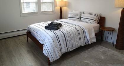 Cozy 3 Bed Apt in Quiet Neighborhood