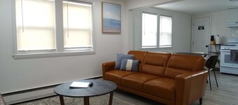 Cozy 3 Bed Apt in Quiet Neighborhood