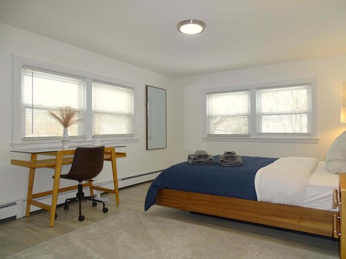 Cozy 3 Bed Apt in Quiet Neighborhood