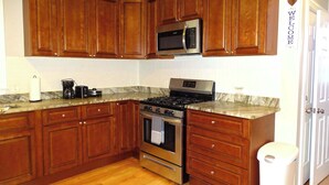 Private kitchen - Beautiful 2 Bed Apt, Minutes from Encore (Everett)