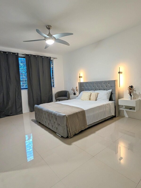 4 bedrooms, in-room safe, desk, iron/ironing board