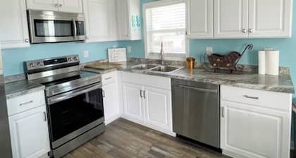 3-bedroom villa in charming North Topsail Beach with WiFi, AC Ocean front view