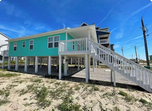 3-bedroom villa in charming North Topsail Beach with WiFi, AC  Ocean front view
