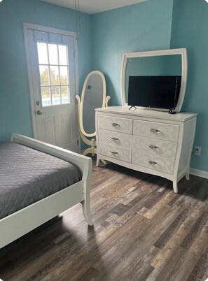 3 bedrooms, in-room safe, iron/ironing board, free WiFi