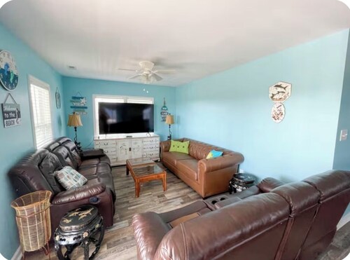3-bedroom villa in charming North Topsail Beach with WiFi, AC  Ocean front view