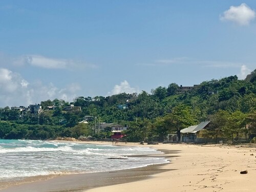 5 bedroom duplex house in peaceful Long Bay, Portland with air conditioning