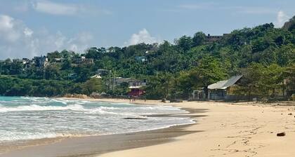 5 bedroom duplex house in peaceful Long Bay, Portland with air conditioning