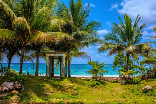 Oceanfront 5BDR on beautiful Long Bay Beach in Portland,JA