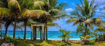 Oceanfront 5BDR on beautiful Long Bay Beach in Portland,JA