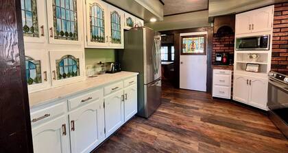 Charming, historic, 4-bedroom lake house w/Hot tub just steps away from lake!
