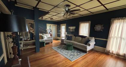 Charming, historic, 4-bedroom lake house w/Hot tub just steps away from lake!