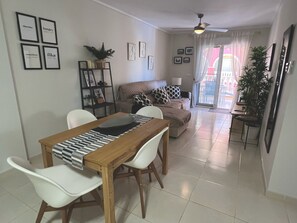 Interior - Lovely 2 Bedroom Apartment with Pool View (Los Alcázares)