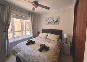 2 bedrooms, iron/ironing board, WiFi, bed sheets - Lovely 2 Bedroom Apartment with Pool View (Los Alcázares)