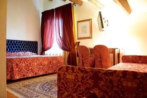 Desk, laptop workspace, free WiFi - La Torre Hotel (Maiolati Spontini)