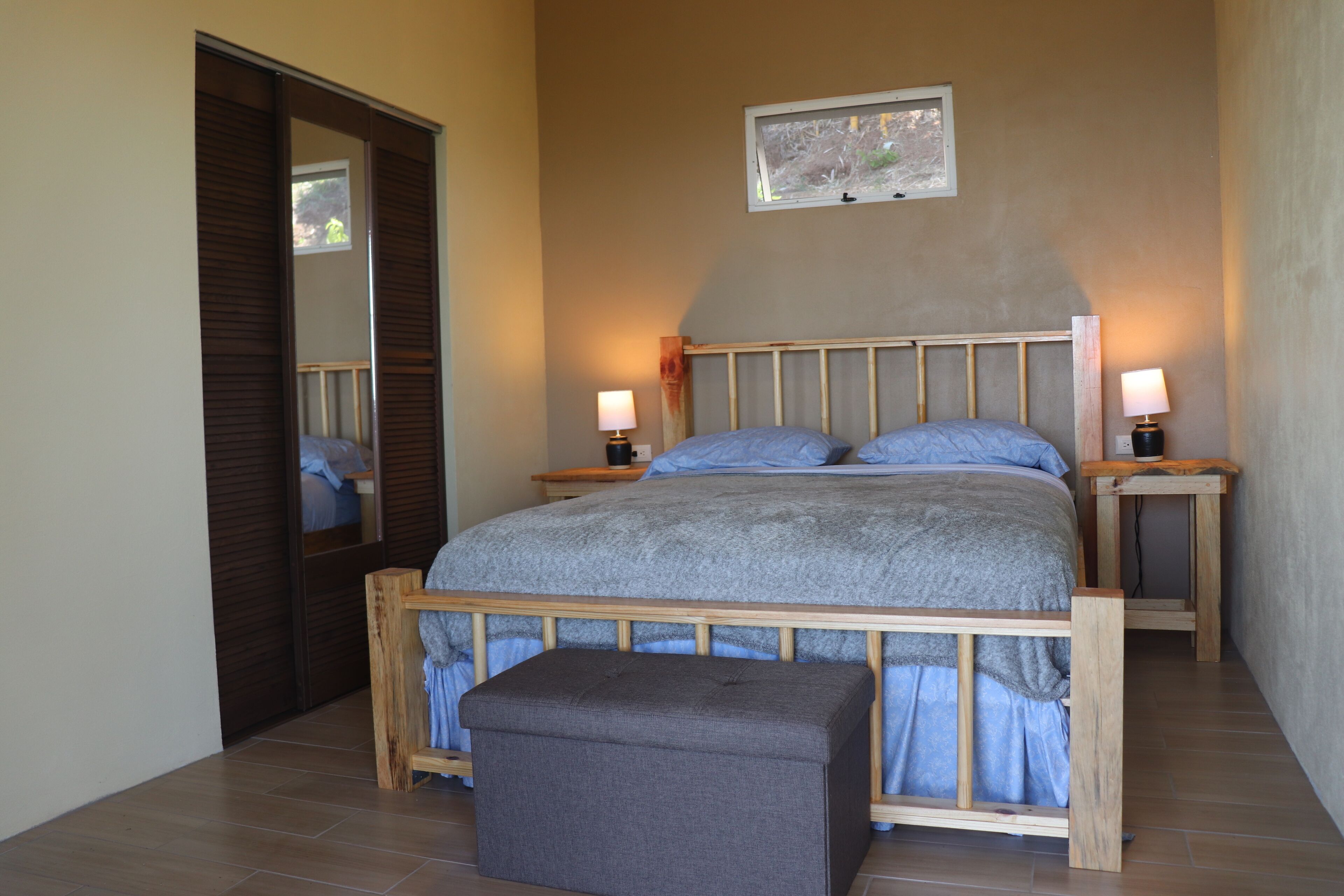 2 quartos, ferros/tábuas de passar roupa, Wi-Fi, roupa de cama