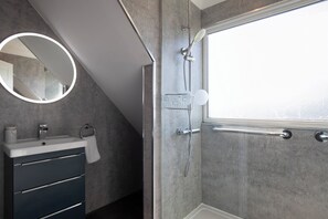 Shower, towels