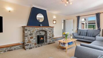 Smart TV, fireplace