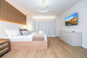 5 habitaciones, tabla de planchar con plancha, cuna de viaje y wifi 