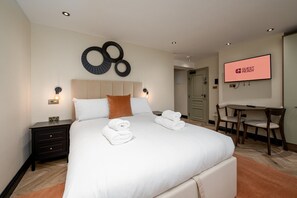 Iron/ironing board, internet, bed sheets