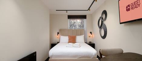 Bügeleisen/Bügelbrett, Internetzugang, Bettwäsche