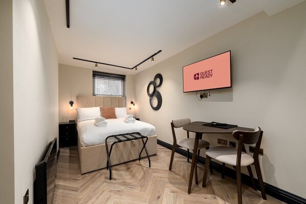 Iron/ironing board, internet, bed sheets