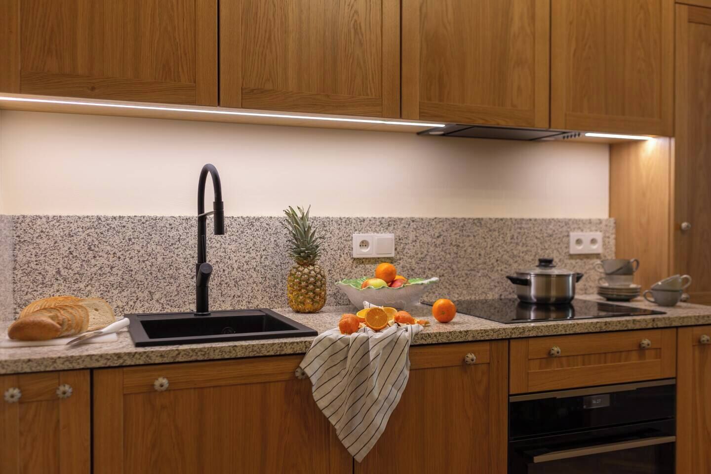 Geladeira, micro-ondas, fogão, cooktop