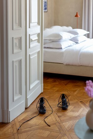 2 bedrooms, desk, iron/ironing board, free WiFi