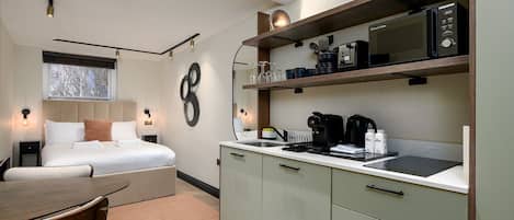 Iron/ironing board, internet, bed sheets