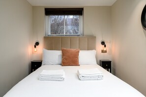 Iron/ironing board, internet, bed sheets