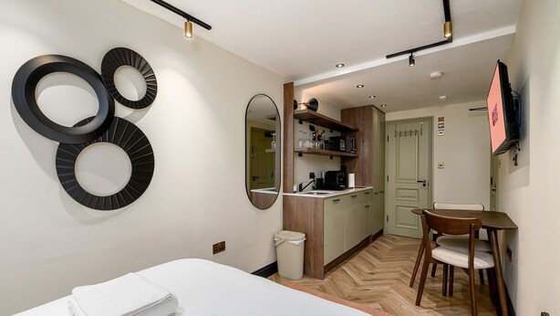 Unclassified image, 1 of 13, button - GuestReady - Chic studio in Euston (London)