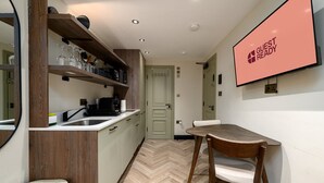 Unclassified image, 5 of 13, button - GuestReady - Chic studio in Euston (London)