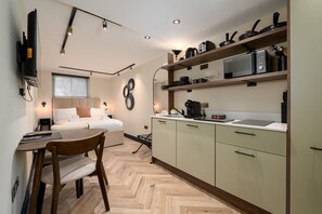 Ferros/tábuas de passar roupa, acesso à internet, roupa de cama