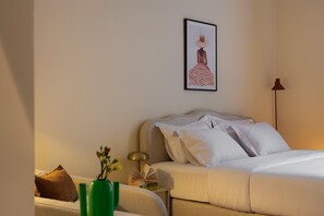 2 habitaciones, tabla de planchar con plancha y ropa de cama 