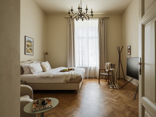 2 bedrooms, desk, iron/ironing board, WiFi (free)