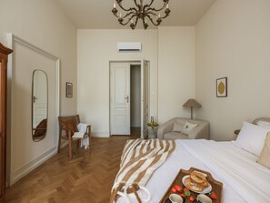 2 Schlafzimmer, Schreibtisch, Bügeleisen/Bügelbrett, kostenloses WLAN