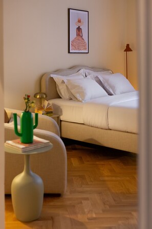 2 bedrooms, iron/ironing board, bed sheets