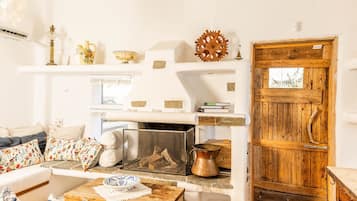 TV, caminetto, studio