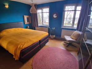 2 habitaciones, tabla de planchar con plancha, wifi y ropa de cama 