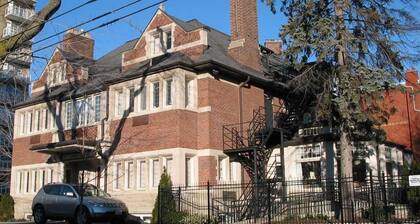 Annex Studio - Close to U of T, Yorkville, Free Parking