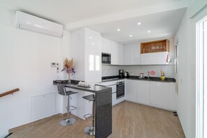 Kühlschrank, Mikrowelle, Ofen, Geschirrspüler