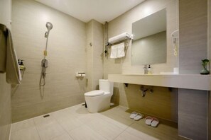 A modern bathroom with a shower, toilet, and sink. - Yoke Hotel (Taiyuan)