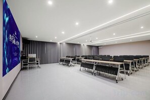 Unclassified image, 4 of 54, button - Yoke Hotel (Taiyuan)