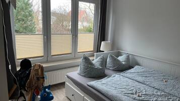 1 bedroom, travel crib, WiFi