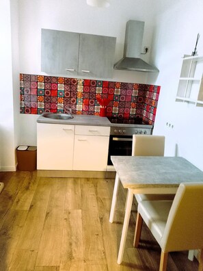 Kjøleskap, mikrobølgeovn og ovn